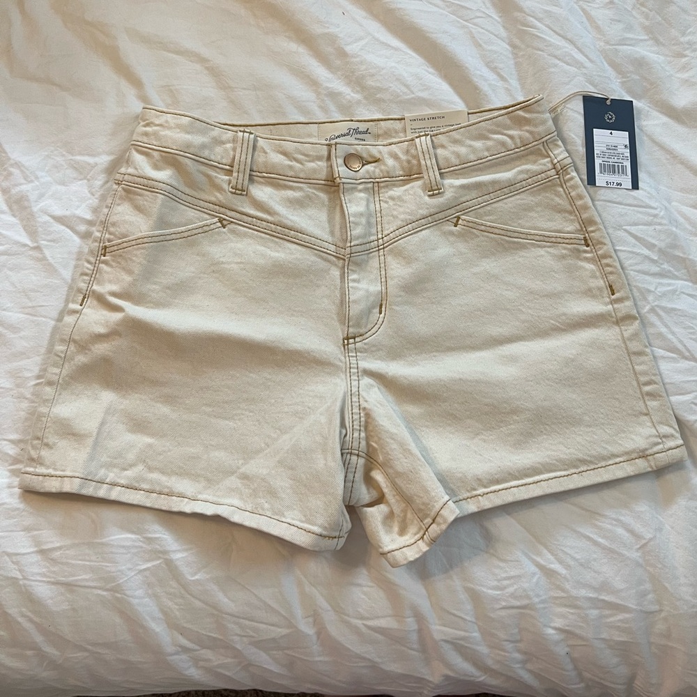 NWT Size 4/27R cream vintage midi shorts Universal Thread